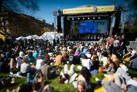 Mladí ladí fest: Holešovickou tržnici rozparádí festival, nabídne českou i zahraniční hudbu