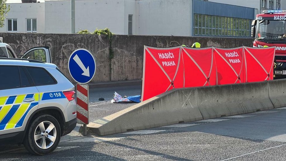 Smrtelná nehoda motorkáře v Modřanské ulici. (4. května 2022)