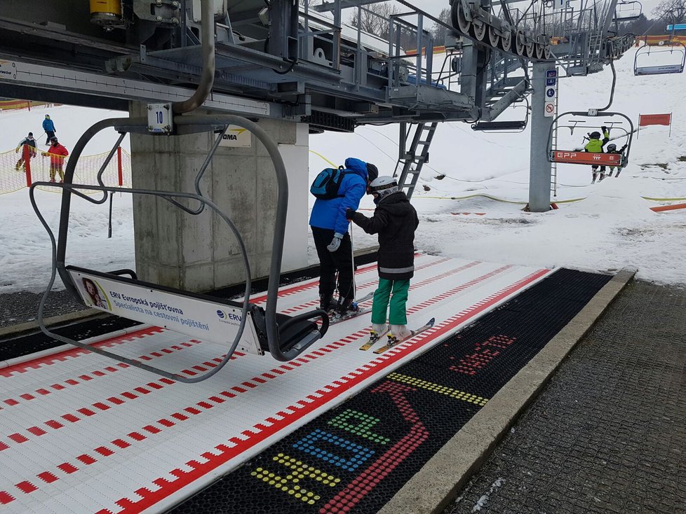 V Monínci spadlo dítě z lanovky. Skončilo s těžkými zraněními v nemocnici.