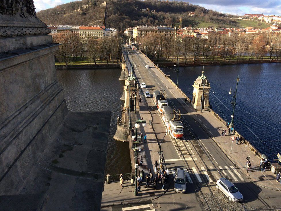 Na místě dnešního mostu Legií stál druhý most přes Vltavu – řetězový most Františka I.