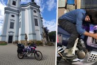 Cestovateli z Chile v Praze ukradli milovanou motorku: Čeští motorkáři se mu složili na novou!