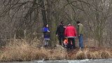 V rybníku u Újezdu nad Lesy byla mrtvola: Těla pod ledem si všiml kolemjdoucí