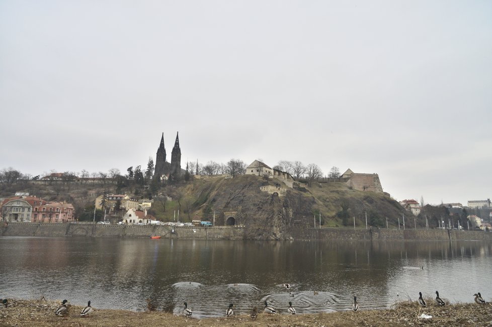 Vyšehrad je jednou z dominant břehů Vltavy.