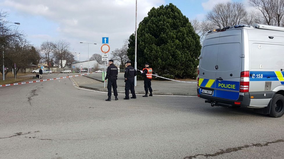 Policie zasahuje na výstavišti v Letňanech. Dva rusky hovořící muži na stánek donesli předmět připomínající munici.