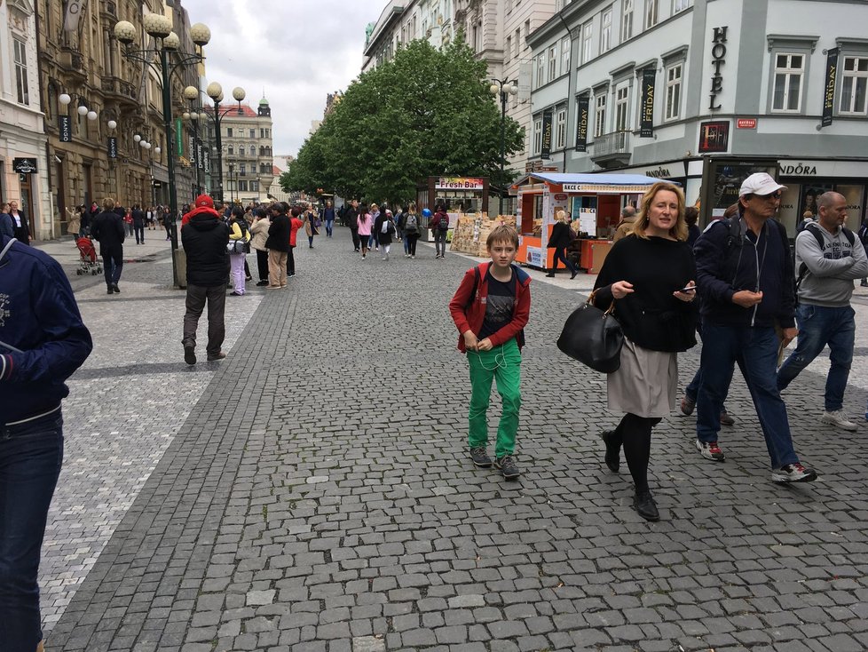 Ulice Na Příkopě je dlážděna i židovskými náhrobky.