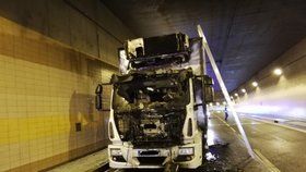 Požár nákladního auta v Brusnickém tunelu, 25. května 2020.