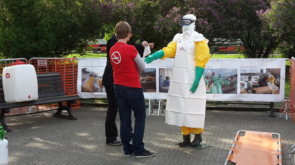 Expozice od Lékařů bez hranic se věnovala i tématu eboly.