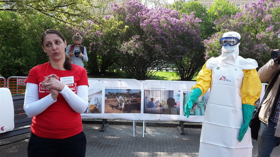 Reena Sattar se účastnila několika zahraničních misí, například v roce 2015, když vypukla ebola v Sierra Leone.