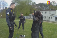 Útočník v Praze bezdůvodně napadl několik dětí! Sprostě jim nadával a pak je udeřil