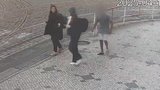 Útočník (25) v Praze napadal náhodné ženy pěstí! Jednu vážně zranil, policie hledá další oběti