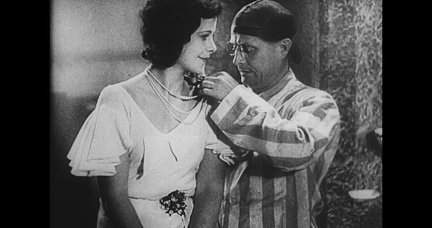 Extase vzbuzovala ve třicátých letech kontroverze. Národní filmový archiv ji přivedl znova k životu a dostal prestižní ocenění z Benátek.