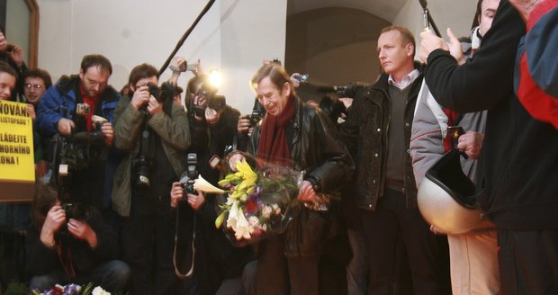K pomníku 17. listopadu chodil také rok co rok Václav Havel.