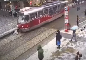 The girl was swept away by a tram on Národní třída.  (December 21, 2022)