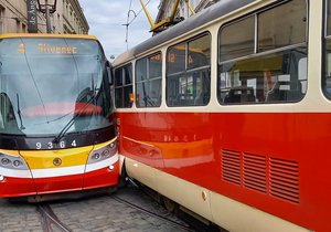 Nehoda tramvají na pražském Andělu (19. dubna 2024)