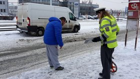 Řidič dodávky v Praze srazil na přechodu dvě ženy: Skončily v nemocnici.