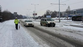 Řidič dodávky v Praze srazil na přechodu dvě ženy: Skončily v nemocnici.