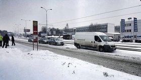 Řidič dodávky v Praze srazil na přechodu dvě ženy: Skončily v nemocnici.