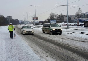 Dva chodce srazil na přechodu pro chodce řidič osobního auta v Bučovicích na Vyškovsku. Ilustrační foto.