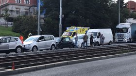 Nehoda v Bělohorské ulici