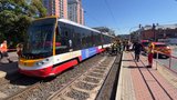 Tramvaj u strašnického krematoria srazila chodce! Skončil v umělém spánku