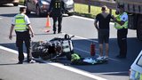 Nehoda uzavřela D10 na Prahu: Vážně zraněný motorkář!