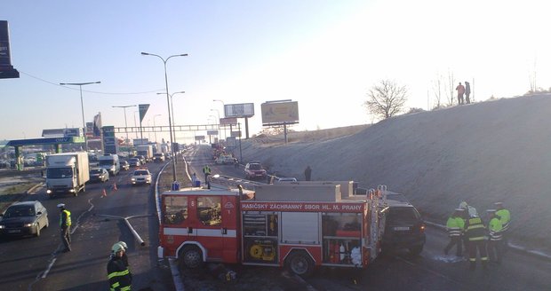 Na Praze 5 havarovalo hasičské auto.
