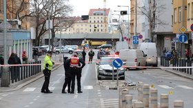 Miminko (8 měs.) skončilo v umělém spánku: Chceme tady 30 km/h! vrací se starosta k děsivé nehodě ve Veletržní