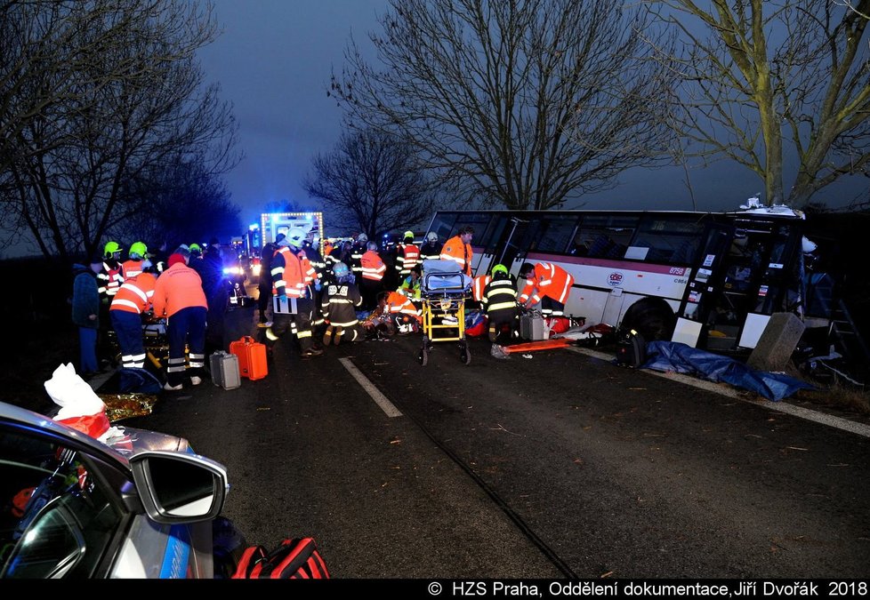 Na místě byli tři mrtví a 45 zraněných.