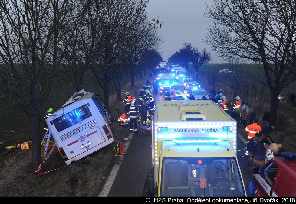 Na místě byli tři mrtví a 45 zraněných.