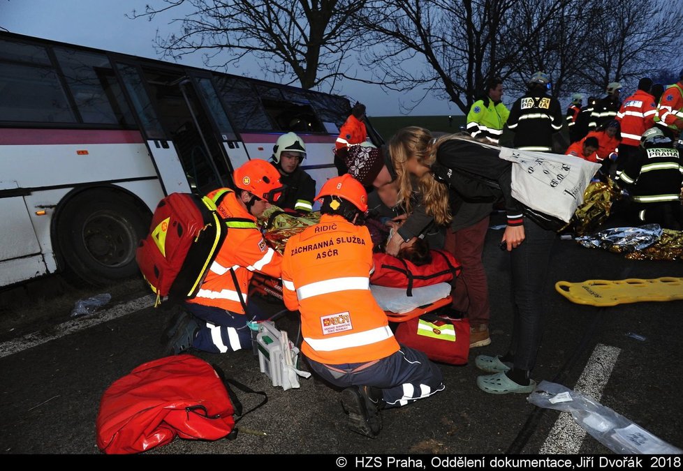 Na místě byli tři mrtví a 45 zraněných.