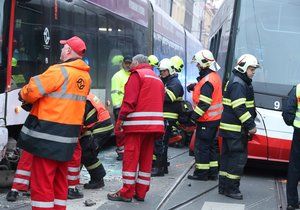 U I. P. Pavlova se srazily dvě tramvaje.