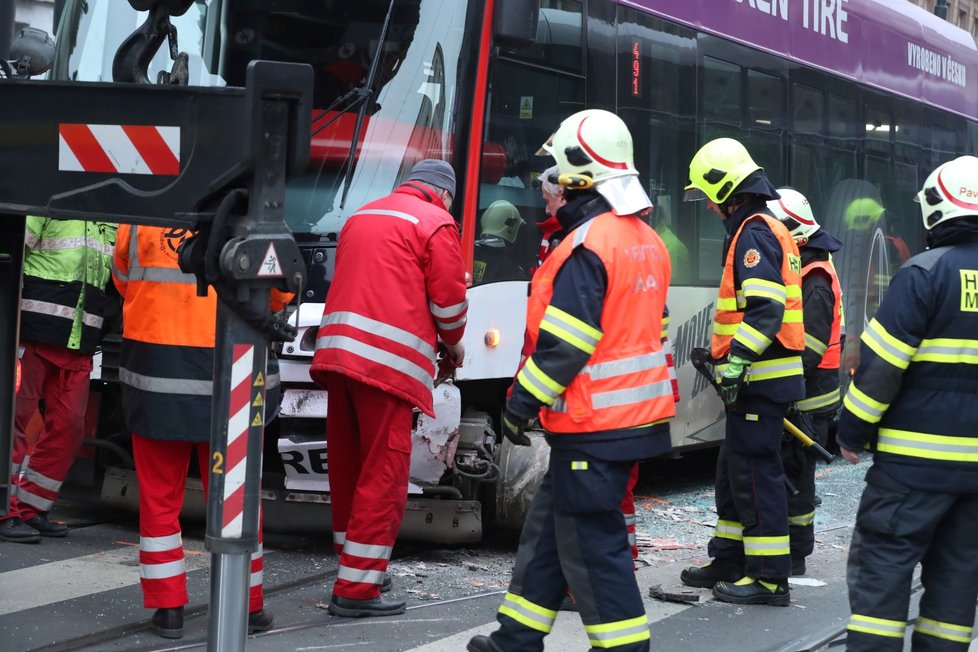 U I. P. Pavlova se srazily dvě tramvaje.