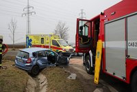 Šílená nehoda v Zadní Kopanině: Dvě auta skončila zdemolovaná v příkopu! Čtyři zranění