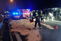 Řidič (35) na Pražském okruhu převrátil kamion: Doprava stála do odpoledních hodin