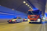Nehoda brzdí dopravu na Pražském okruhu: Dlouhé kolony! Muže (29) z dodávky museli vyprostit