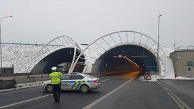 Lochkovský a Cholupický tunel opět zpřístupněn. Výpadek kamer opravili technici během půl hodiny