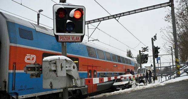 Na trati mezi Prahou a Kolínem došlo k neštěstí. Rychlík u Velimi usmrtil chodce. (ilustrační foto)