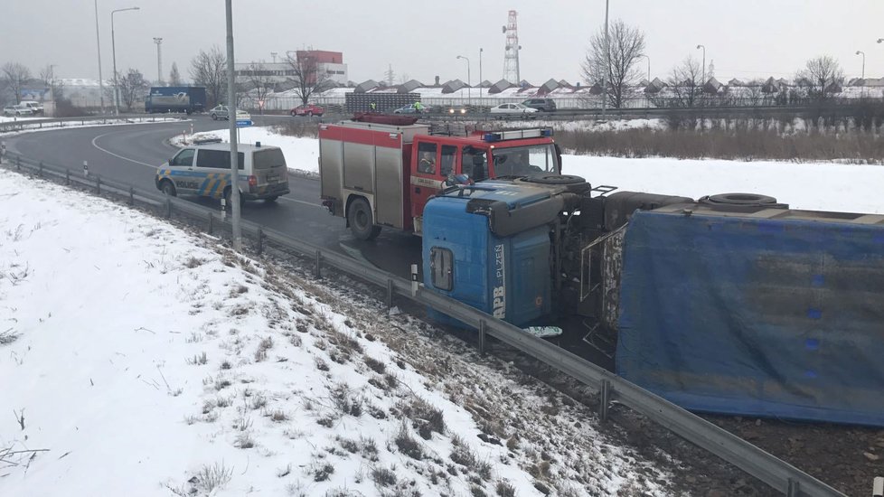 Nehoda kamionu v ulici Na Radosti