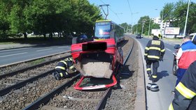 Nehoda auta a sanitky na Plzeňské v Praze. (26. května 2023)