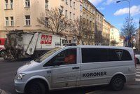 Popeláři srazili v Kubelíkově ulici seniorku (†93): Ta na následky zranění zemřela