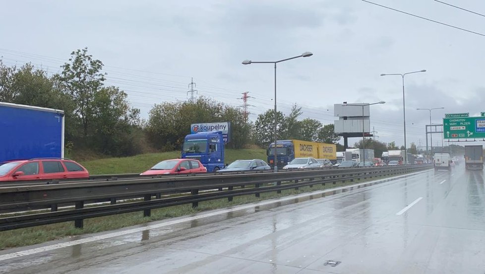Nehoda tří kamionů na Pražském okruhu, 25. září 2020.