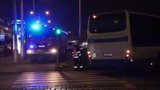 Tragická nehoda na Smíchovském nádraží: Autobus zde srazil ženu, zraněním podlehla