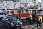 Vandalové házeli po tramvaji v Mostě kamení: Případ vyšetřuje policie. (Ilustrační foto)