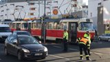 Vandalové házeli po tramvaji v Mostě kamení: Případ vyšetřuje policie