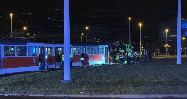 Nehoda tramvají na Vítězném náměstí. (19. prosince 2023)