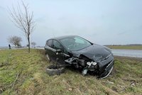 Dvě auta se srazila u Unhoště: Řidič (35) octavie nadýchal 1,9 promile!