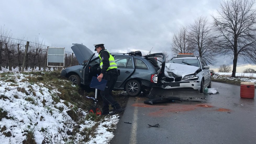 Těžká nehoda ve Strančicích, na místě byl i vrtulník.