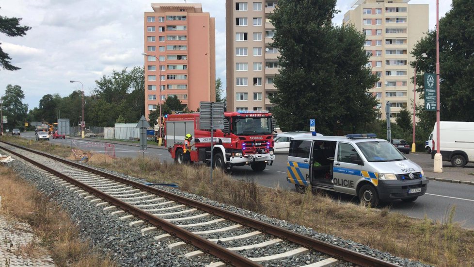 Vlak smetl na přejezdu v Neratovicích auto, 15. 8. 2019. (ilustrační foto)