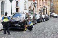 Efektivnější vymáhání pokut a více odtahů: Pražské radnice pokračují v tažení proti neukázněným řidičům