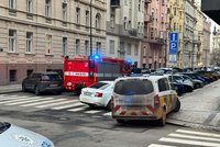 Tragédie v centru Prahy: Muž vypadl z okna v sedmém patře, na místě zemřel